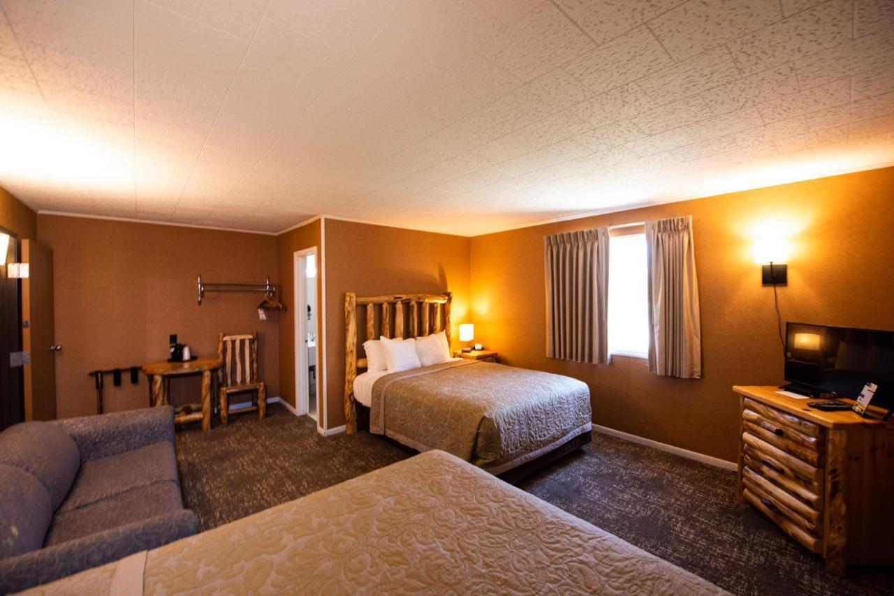 Super 8 By Wyndham Bridgeview Of Mackinaw Stadt Exterior foto