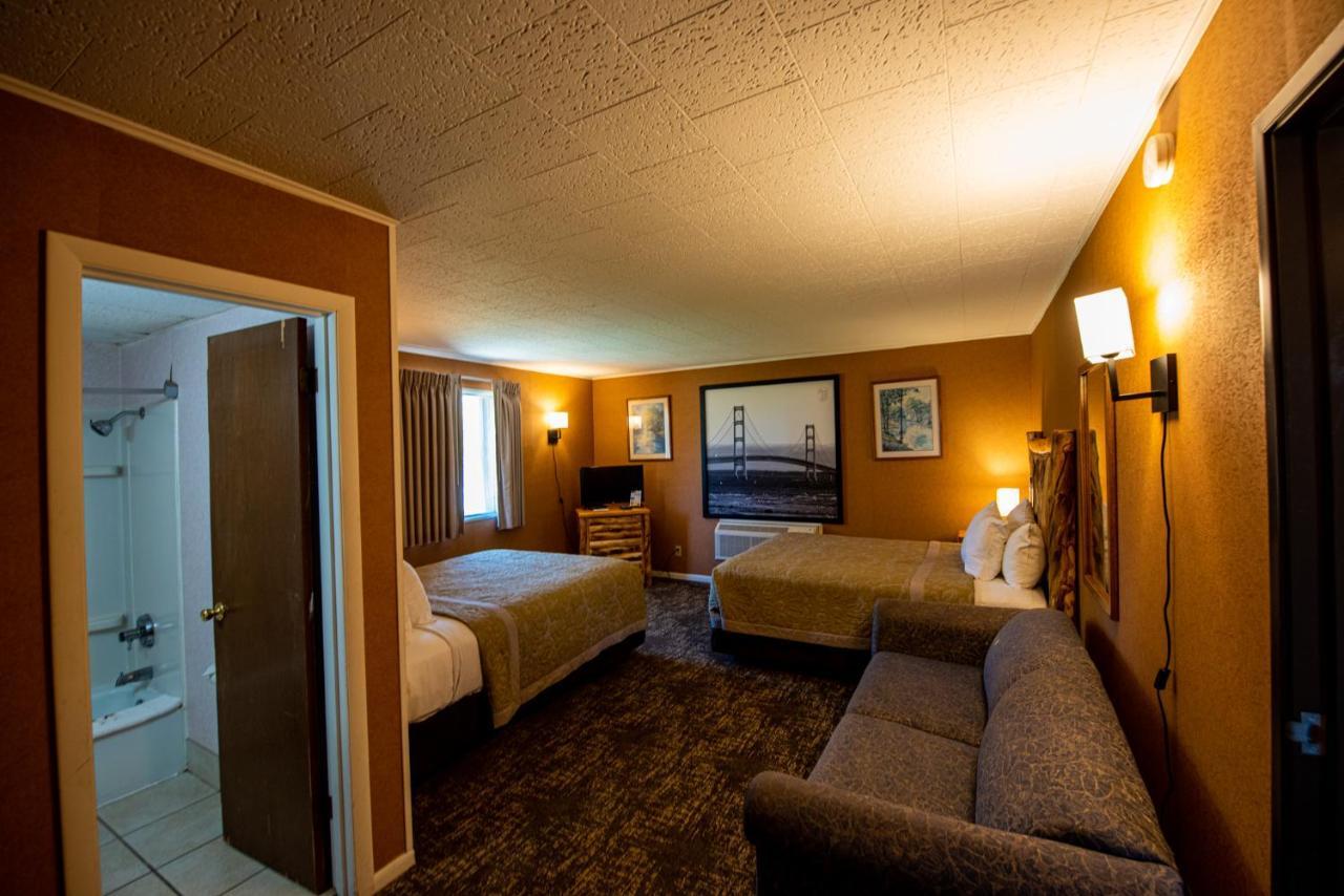 Super 8 By Wyndham Bridgeview Of Mackinaw Stadt Exterior foto