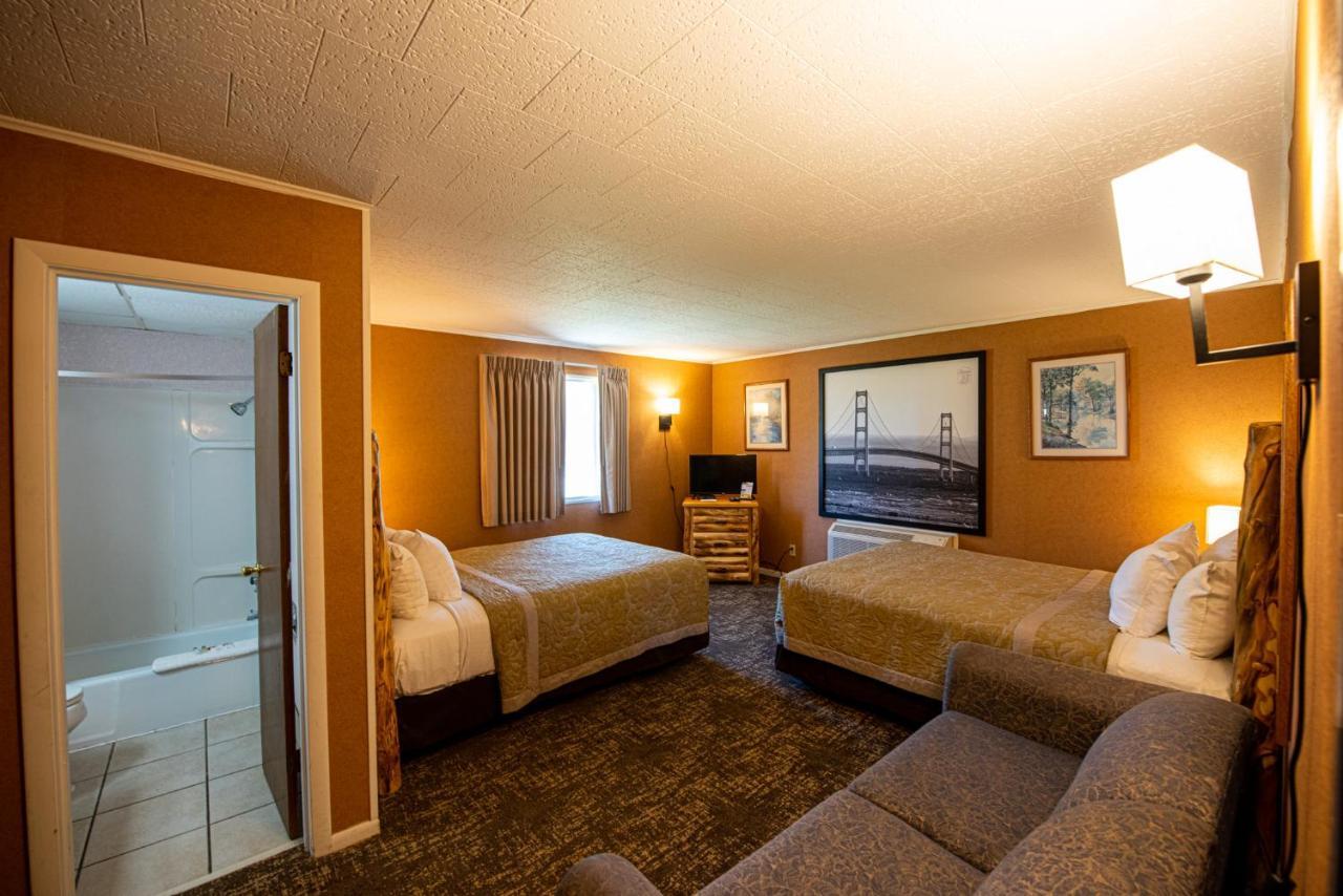 Super 8 By Wyndham Bridgeview Of Mackinaw Stadt Exterior foto