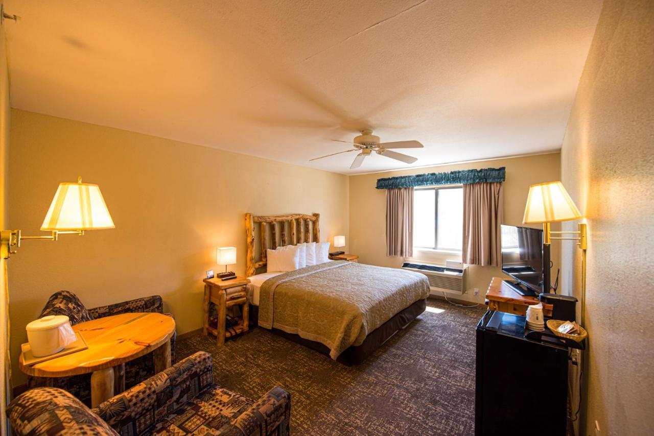 Super 8 By Wyndham Bridgeview Of Mackinaw Stadt Exterior foto