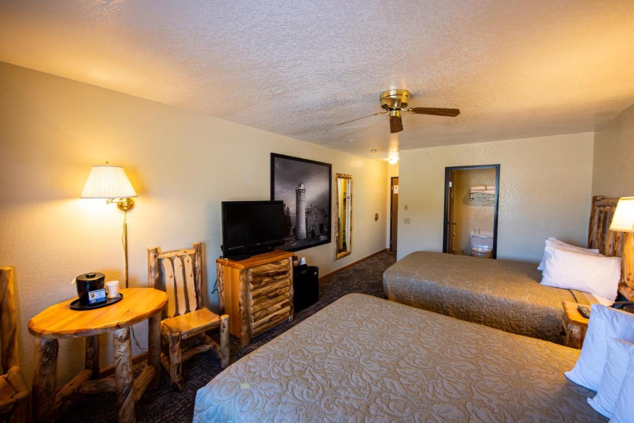 Super 8 By Wyndham Bridgeview Of Mackinaw Stadt Exterior foto