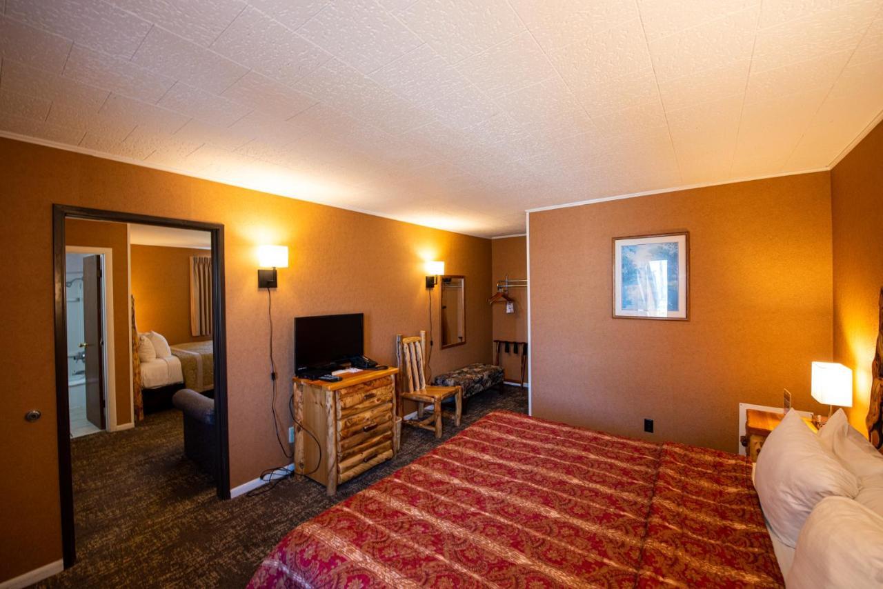 Super 8 By Wyndham Bridgeview Of Mackinaw Stadt Exterior foto
