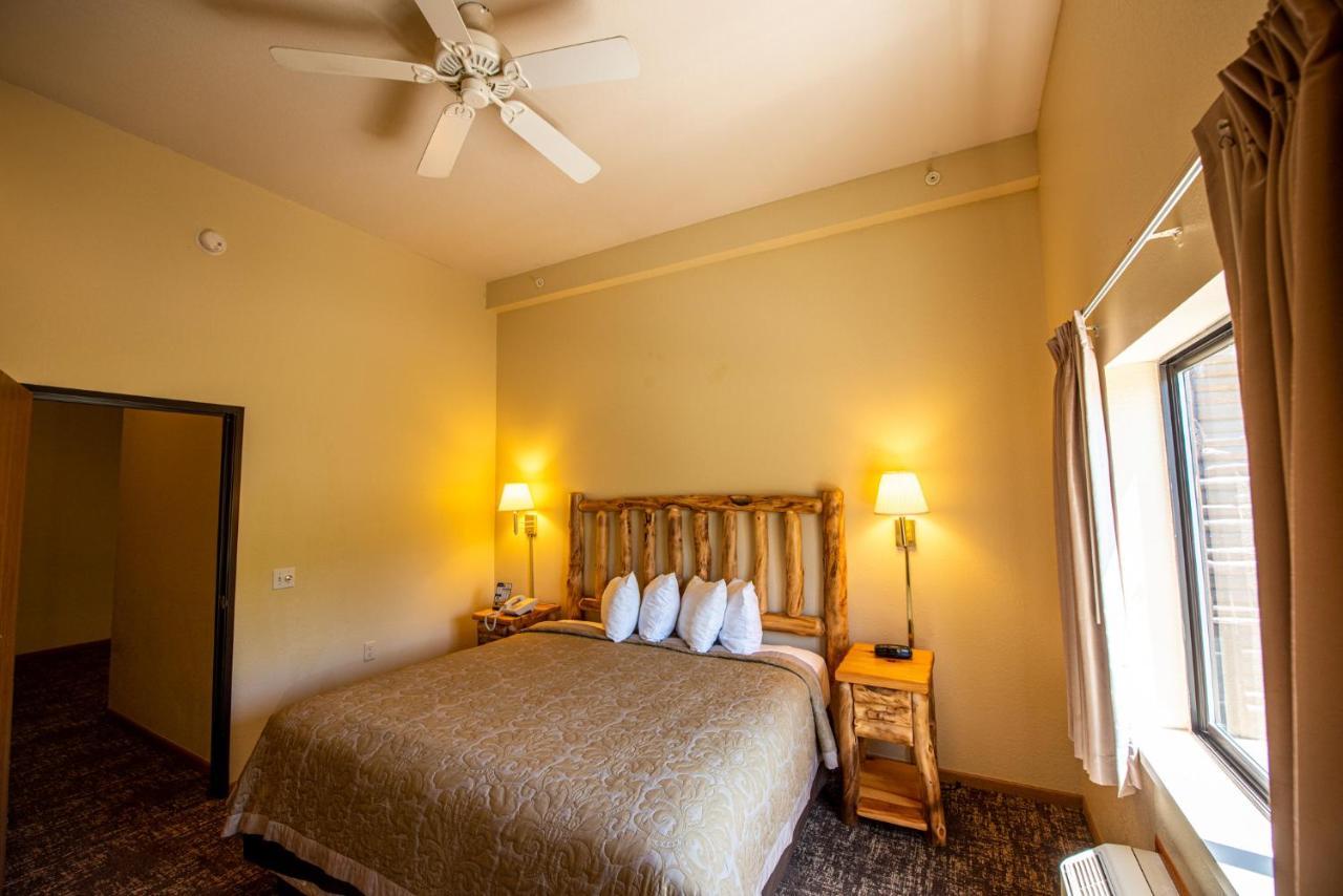 Super 8 By Wyndham Bridgeview Of Mackinaw Stadt Exterior foto