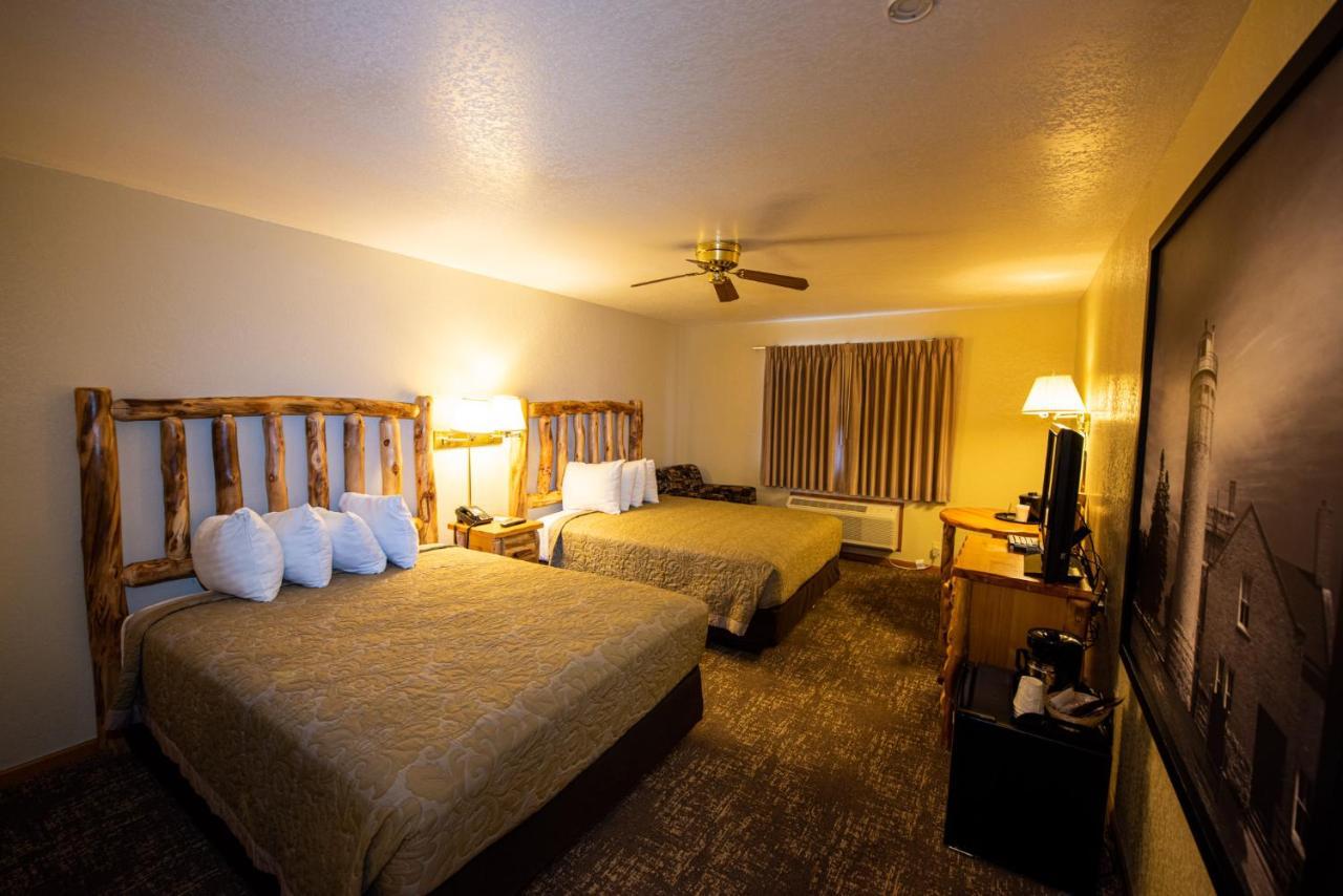 Super 8 By Wyndham Bridgeview Of Mackinaw Stadt Exterior foto