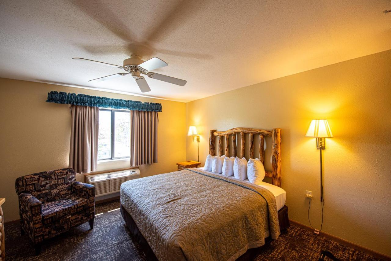 Super 8 By Wyndham Bridgeview Of Mackinaw Stadt Exterior foto
