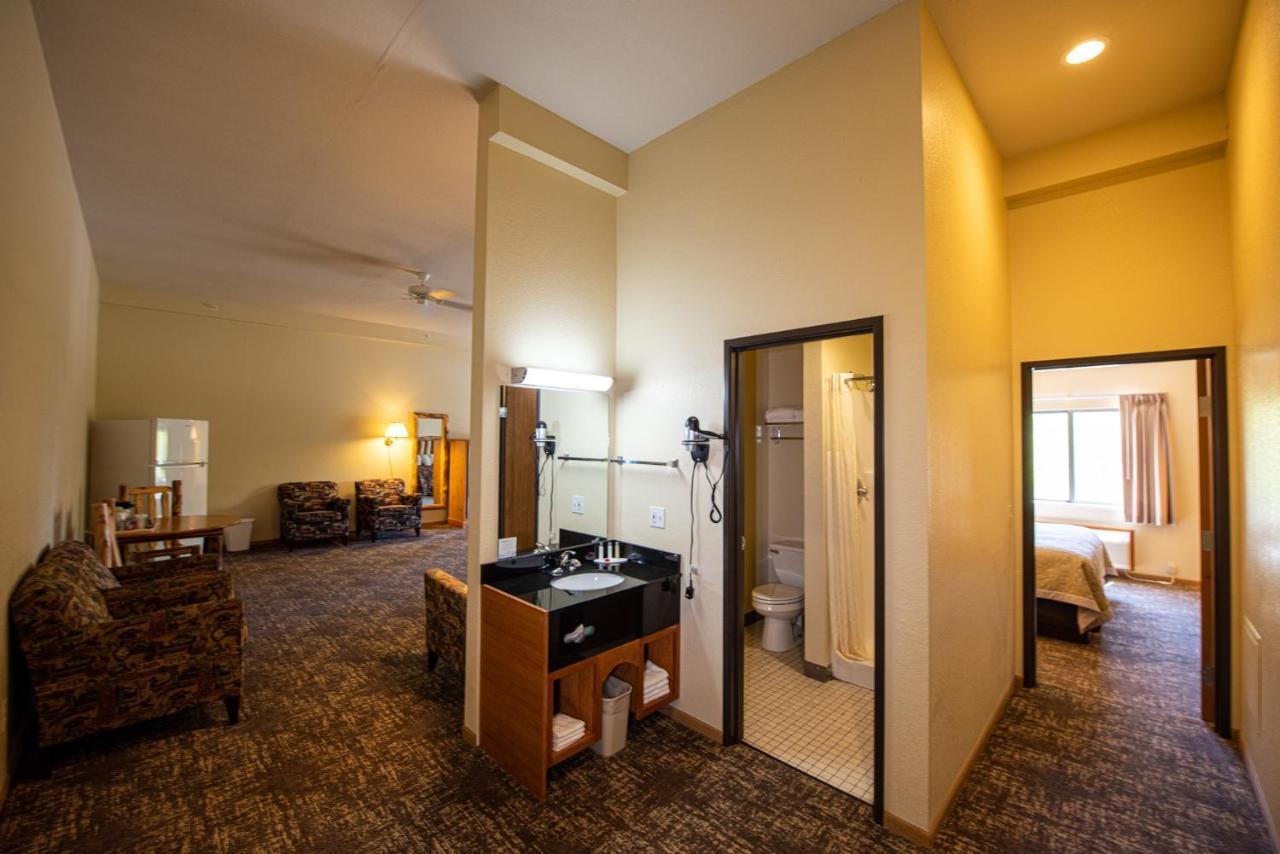 Super 8 By Wyndham Bridgeview Of Mackinaw Stadt Exterior foto