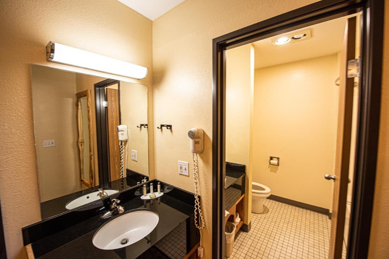 Super 8 By Wyndham Bridgeview Of Mackinaw Stadt Exterior foto