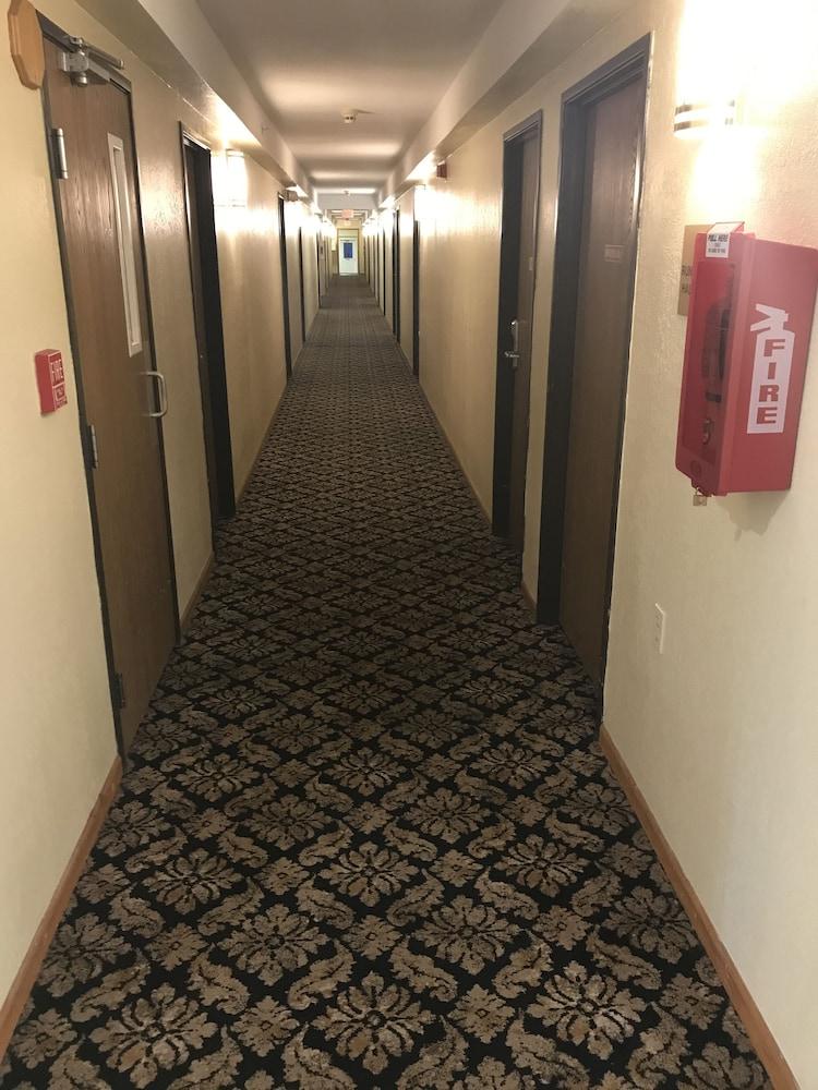 Super 8 By Wyndham Bridgeview Of Mackinaw Stadt Exterior foto