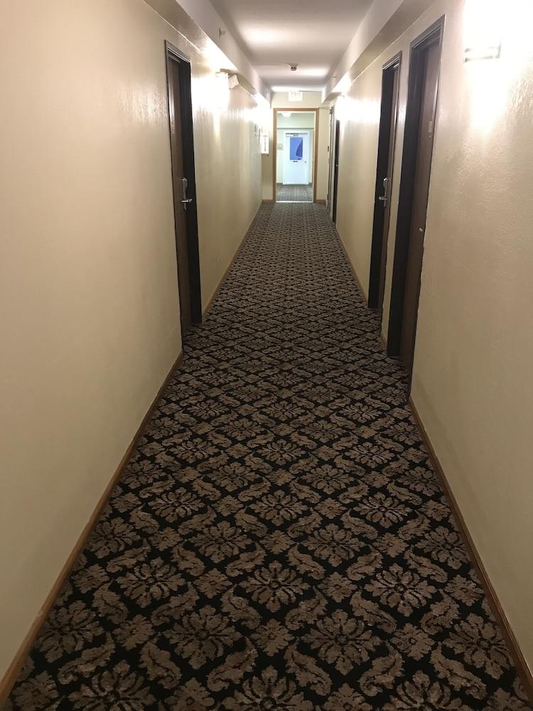 Super 8 By Wyndham Bridgeview Of Mackinaw Stadt Exterior foto