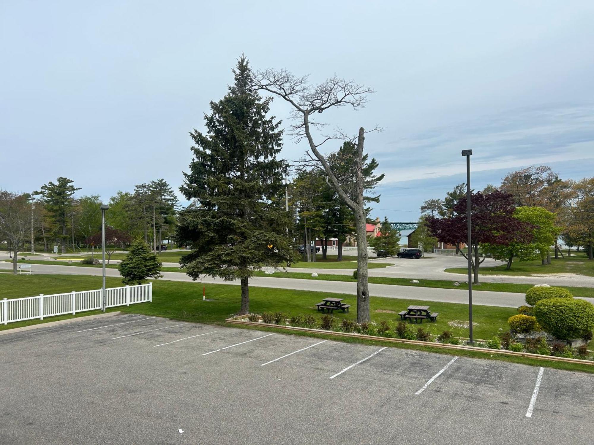 Super 8 By Wyndham Bridgeview Of Mackinaw Stadt Exterior foto