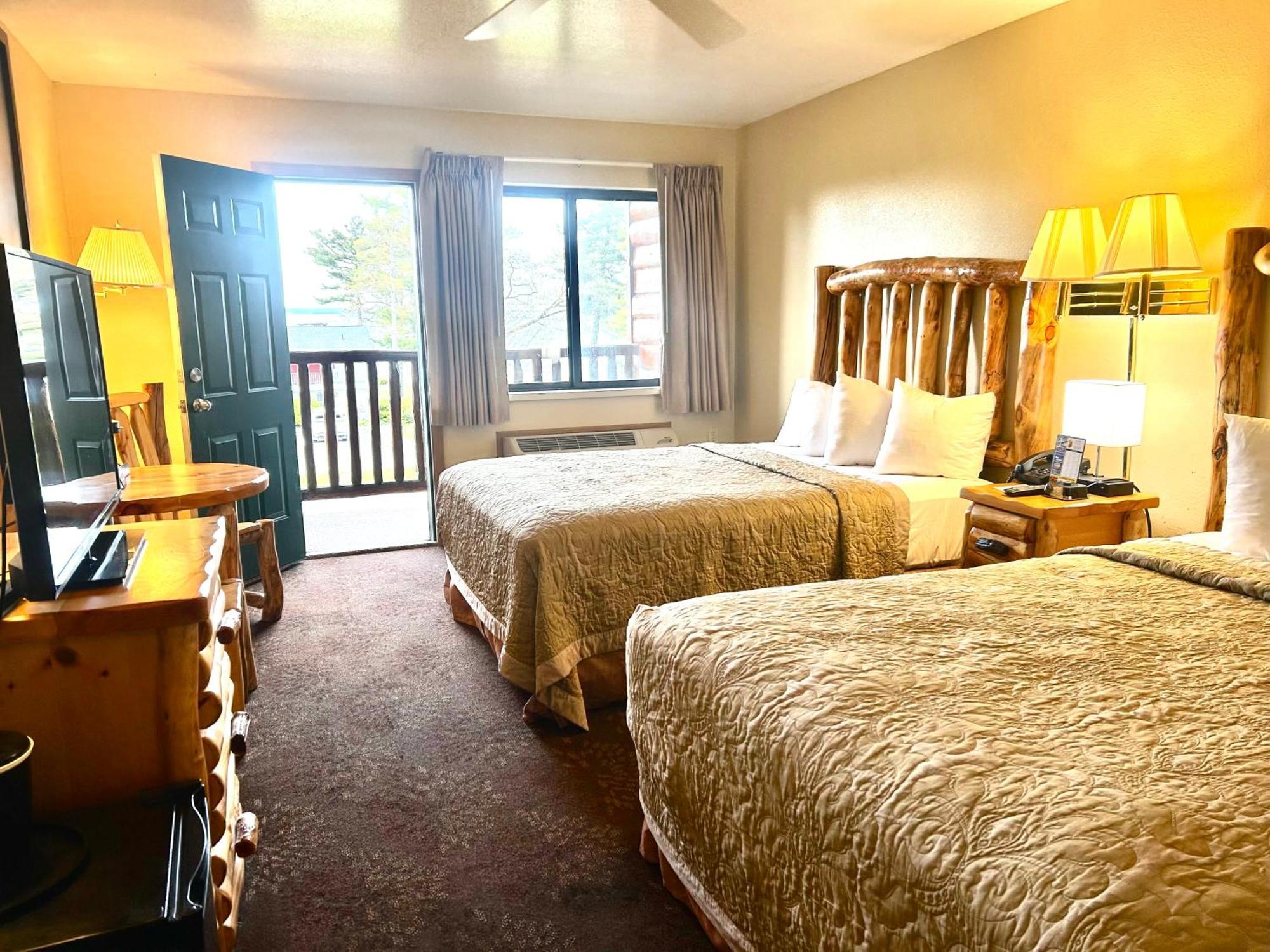 Super 8 By Wyndham Bridgeview Of Mackinaw Stadt Exterior foto