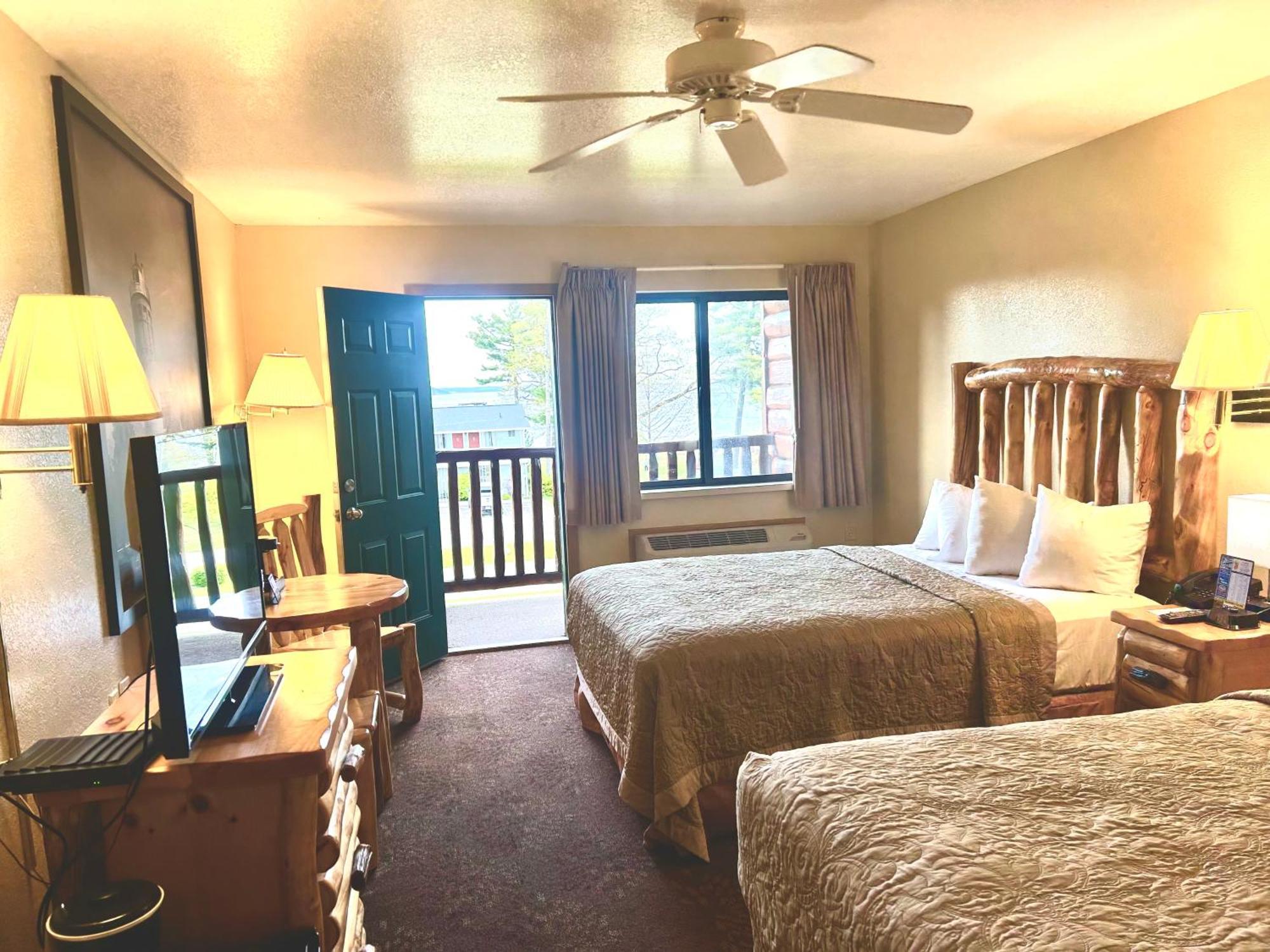 Super 8 By Wyndham Bridgeview Of Mackinaw Stadt Exterior foto