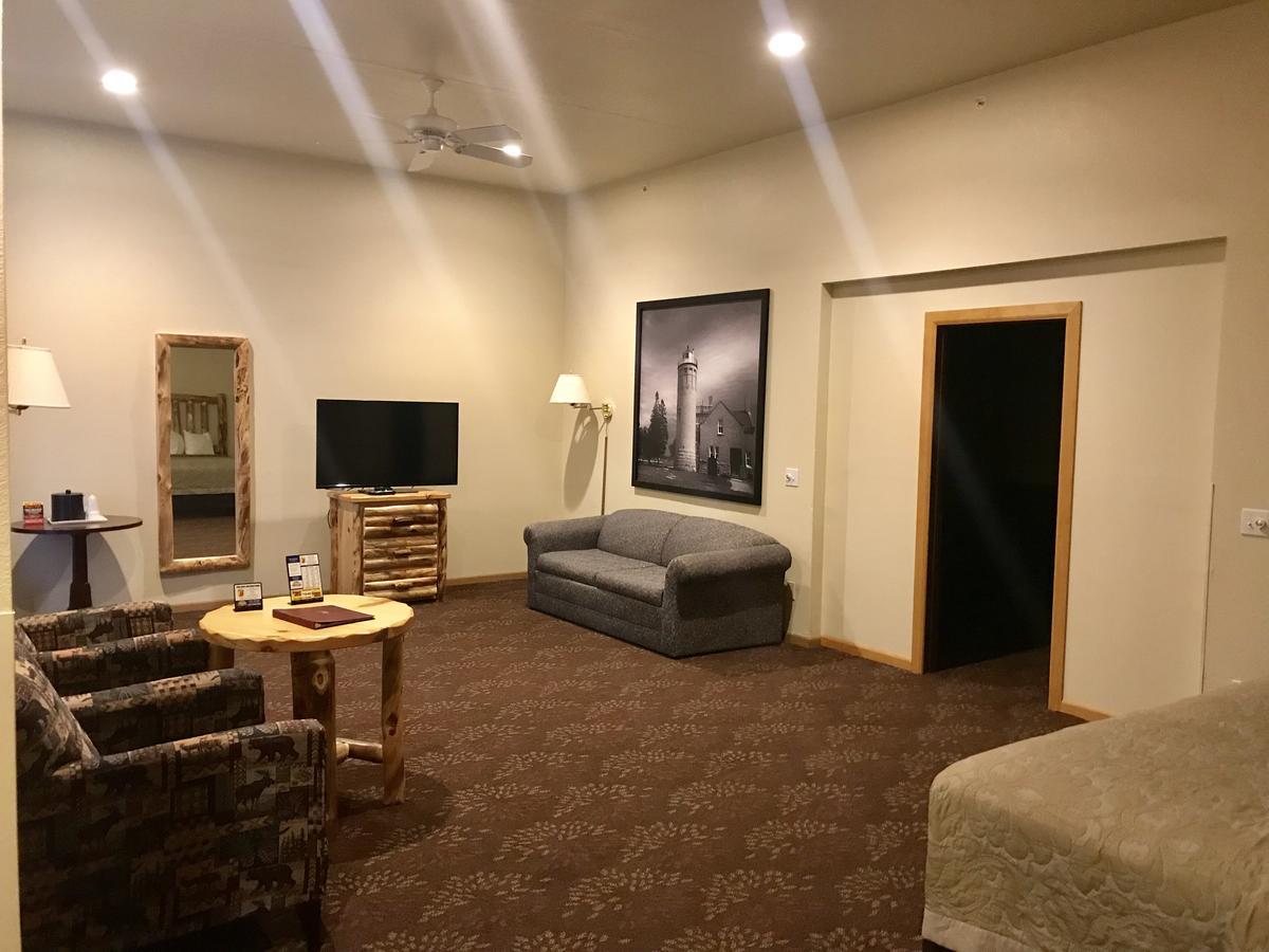 Super 8 By Wyndham Bridgeview Of Mackinaw Stadt Exterior foto