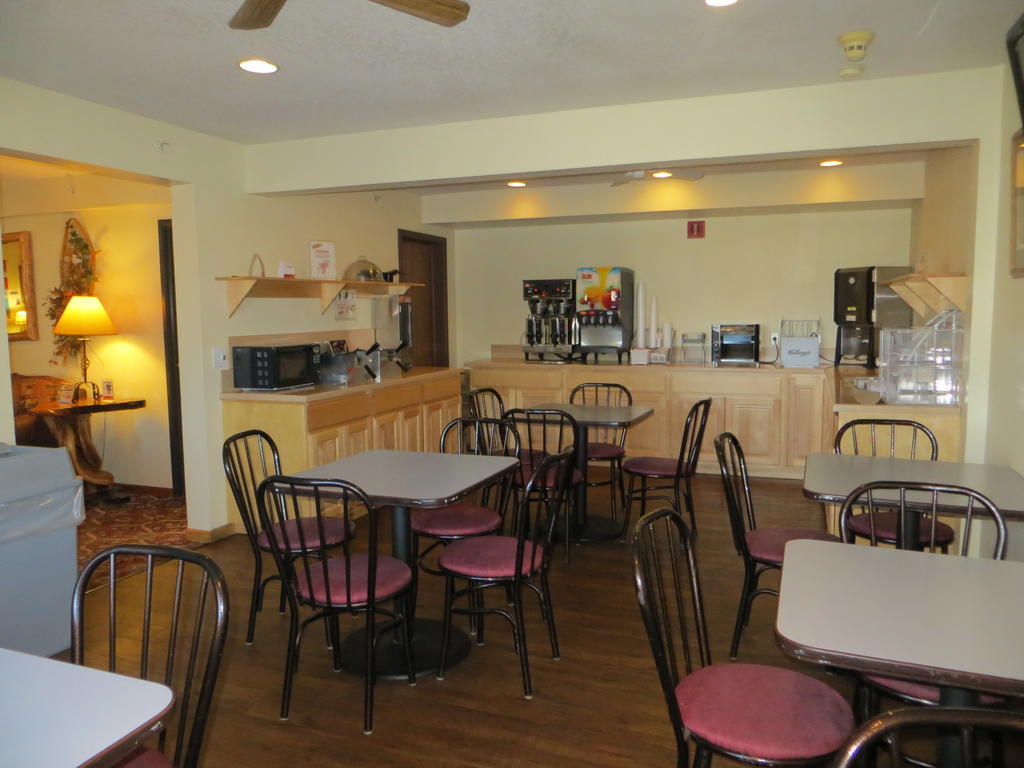 Super 8 By Wyndham Bridgeview Of Mackinaw Stadt Exterior foto