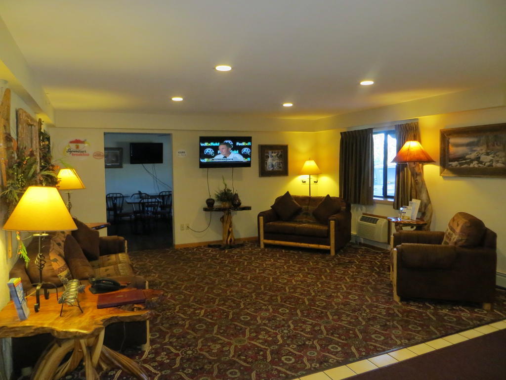 Super 8 By Wyndham Bridgeview Of Mackinaw Stadt Exterior foto