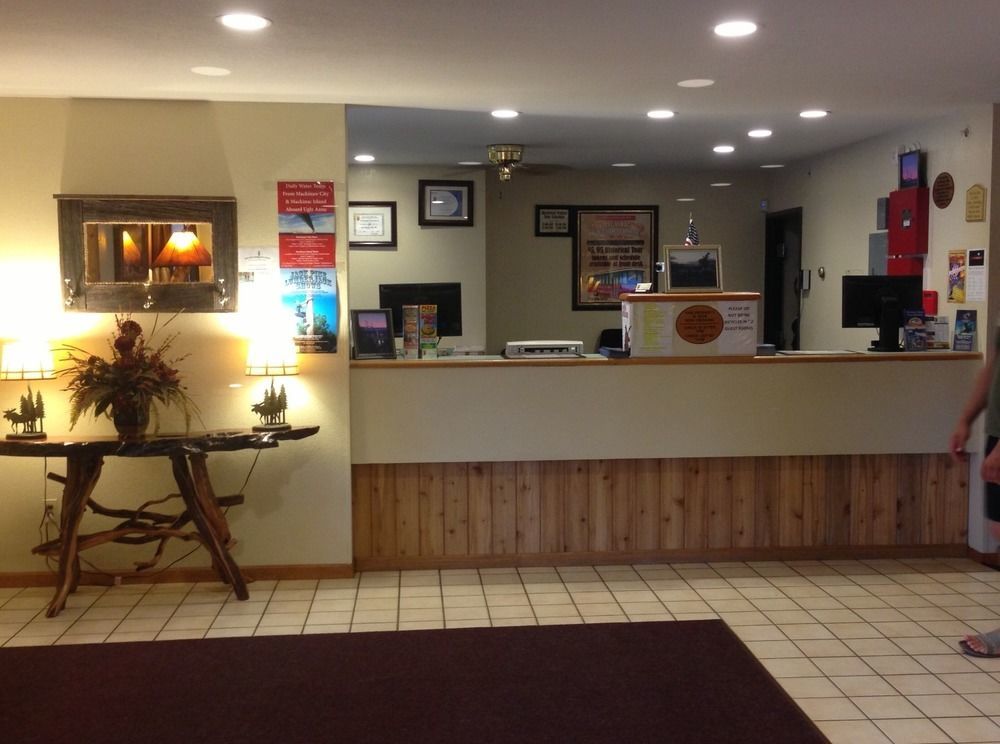 Super 8 By Wyndham Bridgeview Of Mackinaw Stadt Exterior foto